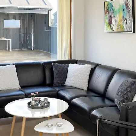 בית נופש Modern Holiday In R M With Terrace